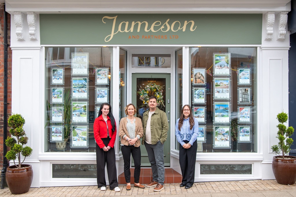 Jameson-group-shot-070526-001